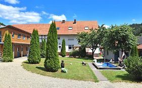 Sunlit Apartment near Forest in Huddingen